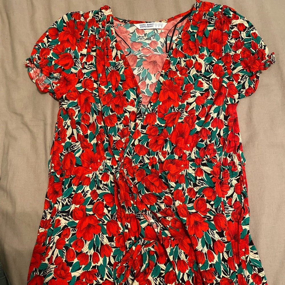 Zara tie v-neck floral top